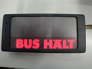 Digital-Uhr Mit Text "Bus Hält"